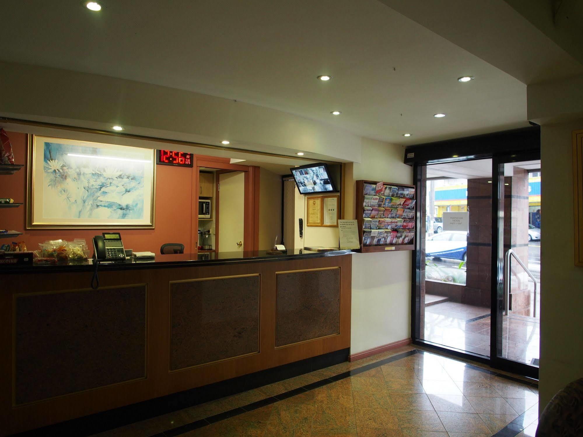 Edgecliff 3*
