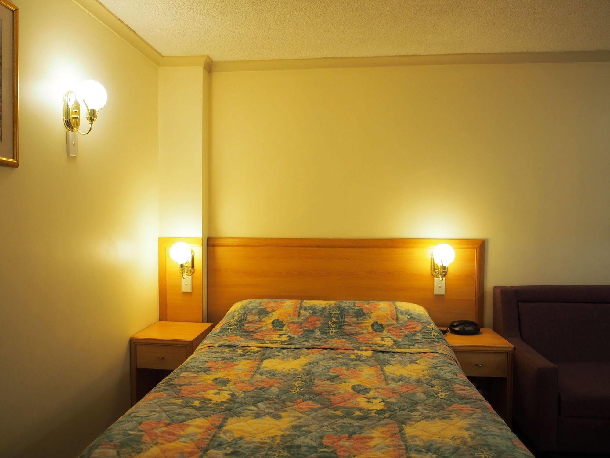 Edgecliff Motel