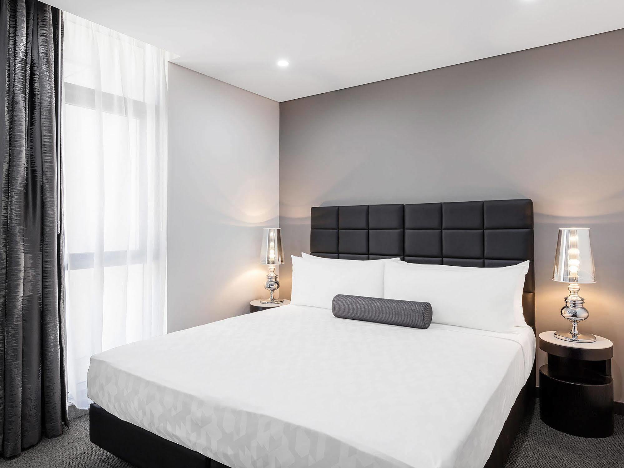 Meriton Chatswood Hotel