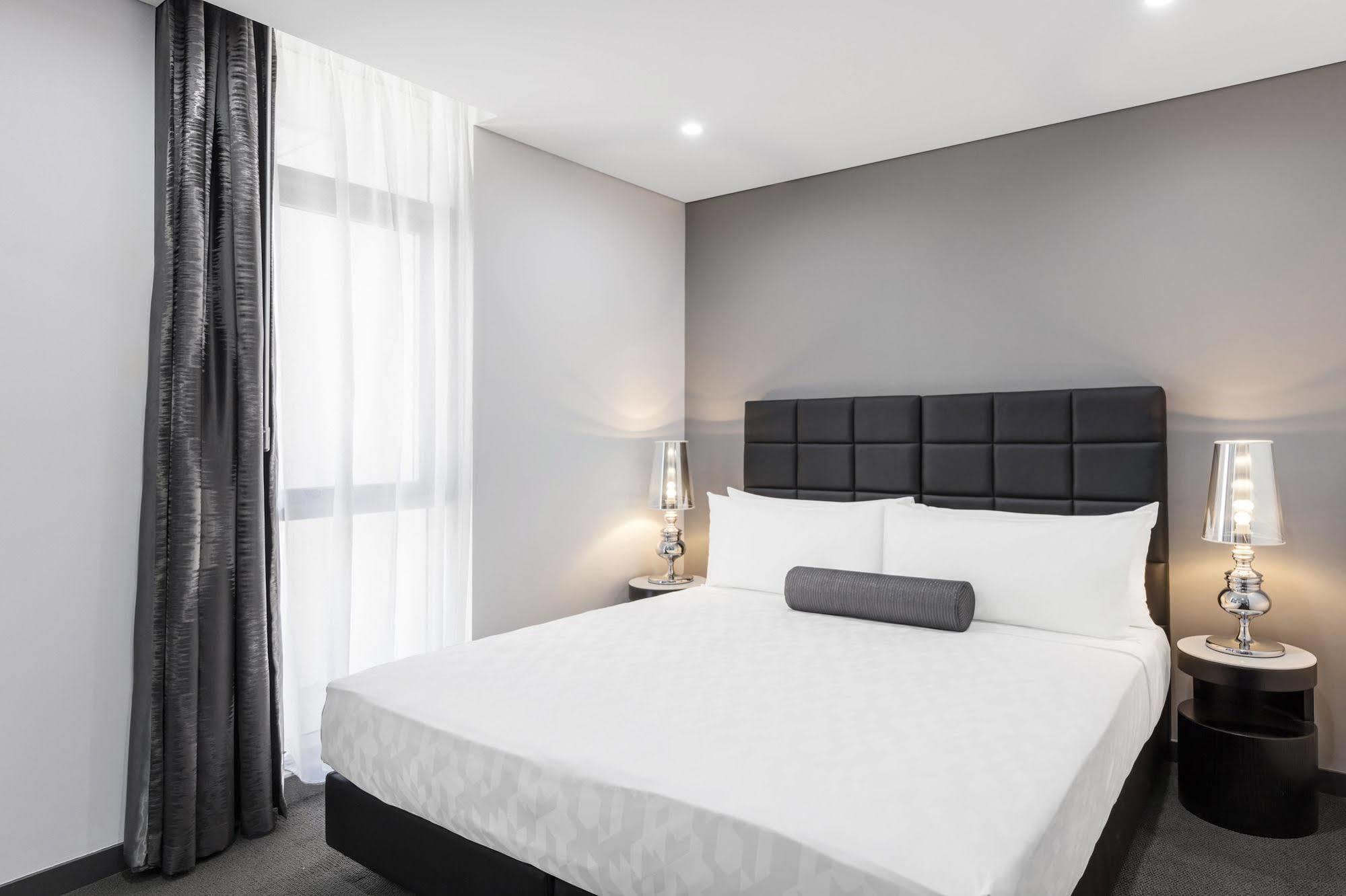 Meriton Chatswood Hotel
