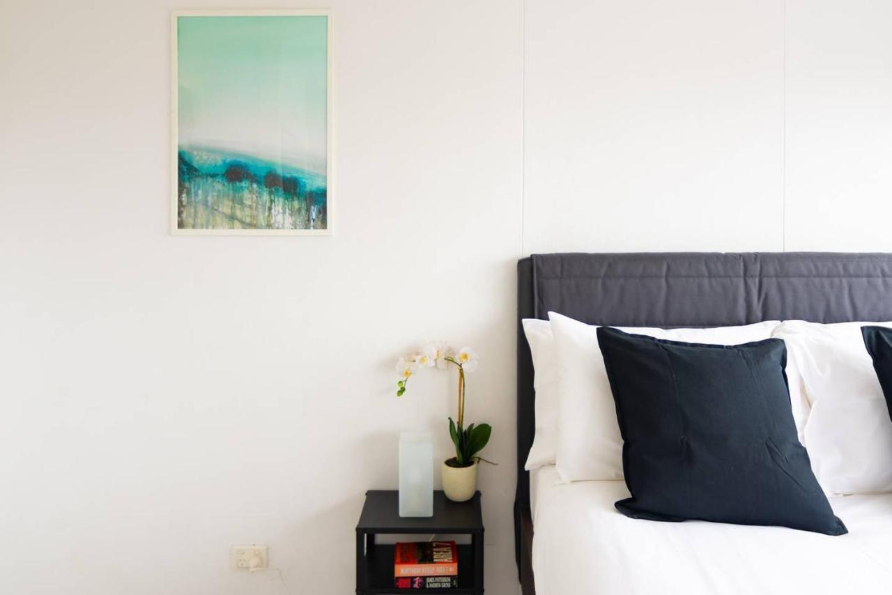 Studio With Stunning Views & Free Parking Apartment Sydney