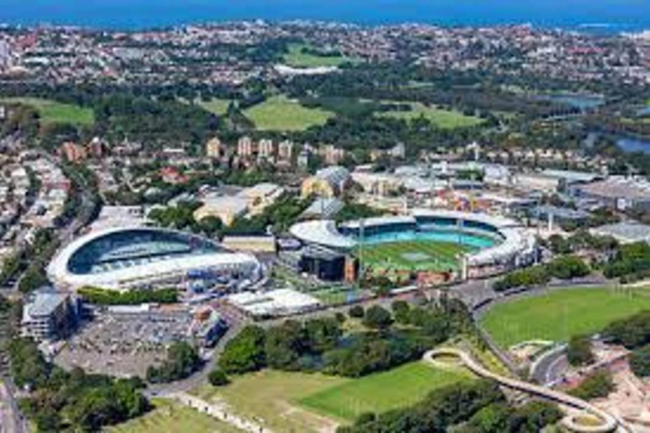 Studio With Stunning Views & Free Parking Sydney