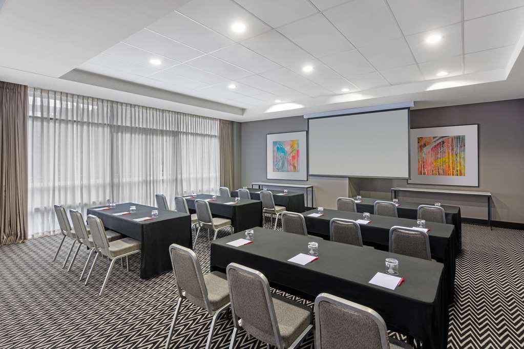 Adina Airport Aparthotel Sydney