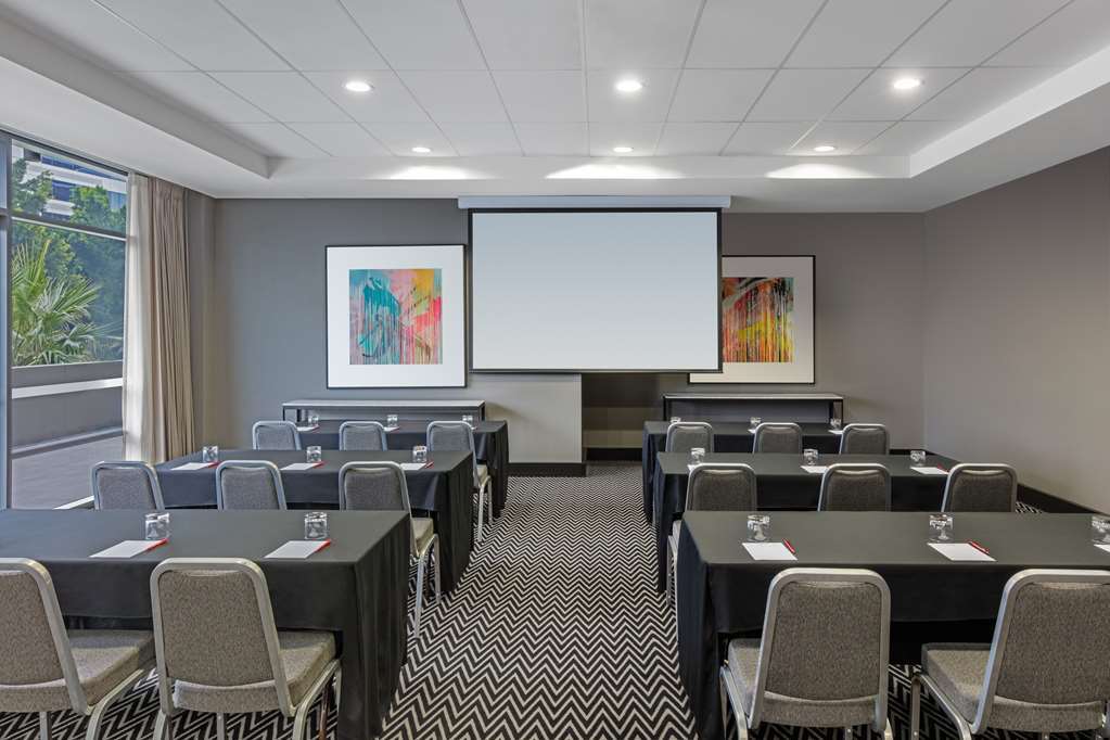 Adina Airport Aparthotel Sydney