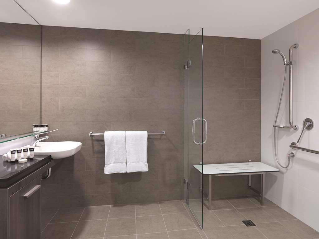 Aparthotel Adina Airport