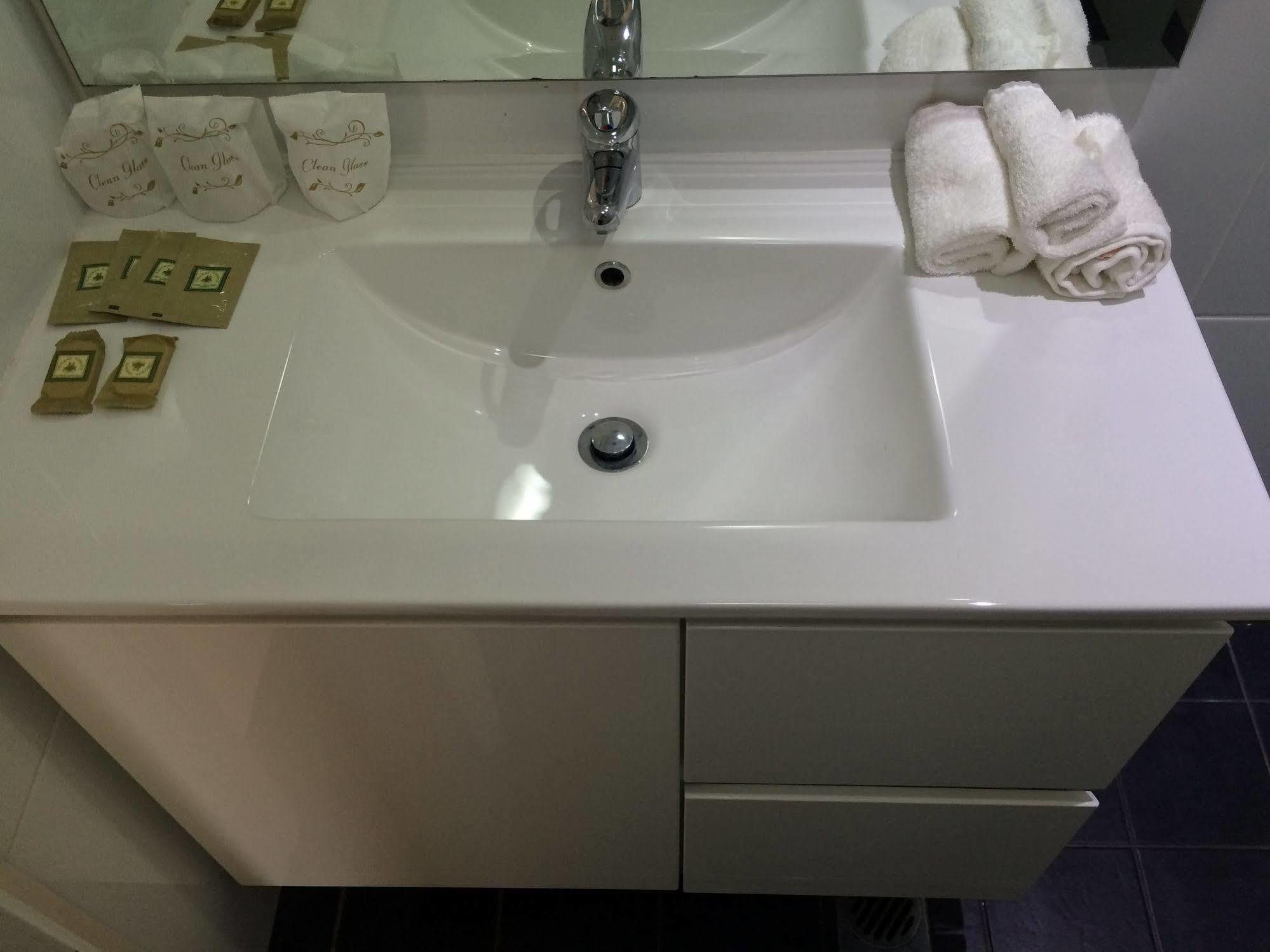 Liberty Plains Motor 3* Sydney