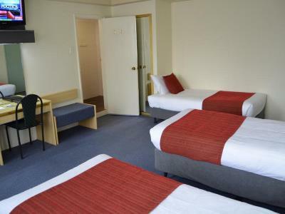 Devere 3*