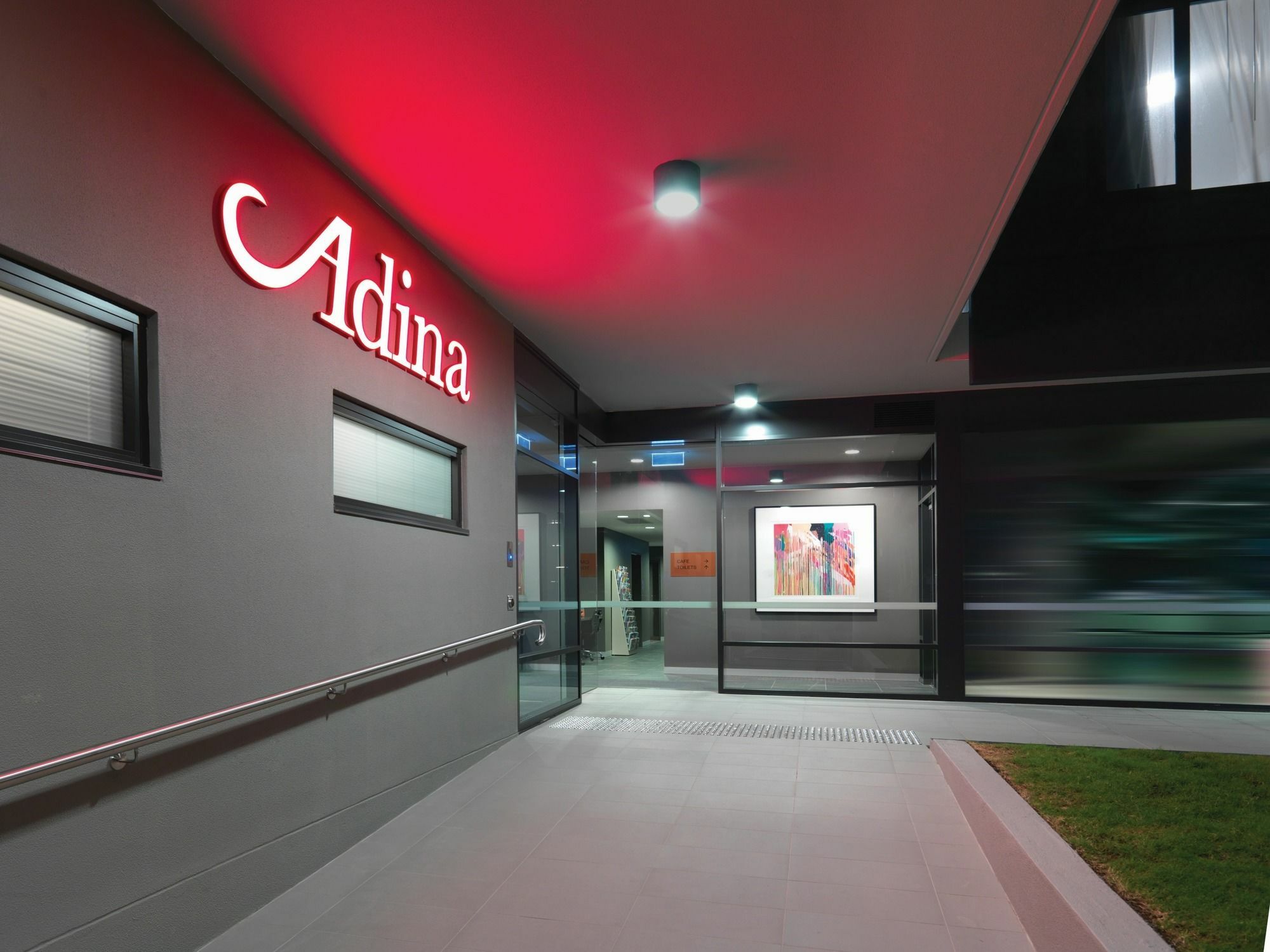 Aparthotel Adina Airport