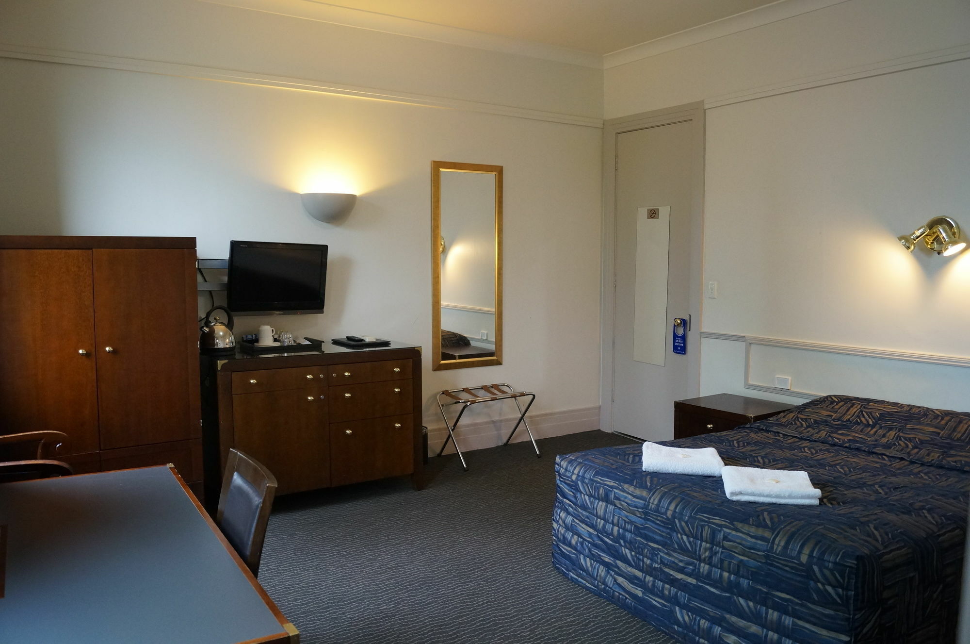 Royal Exhibition Inn 3*