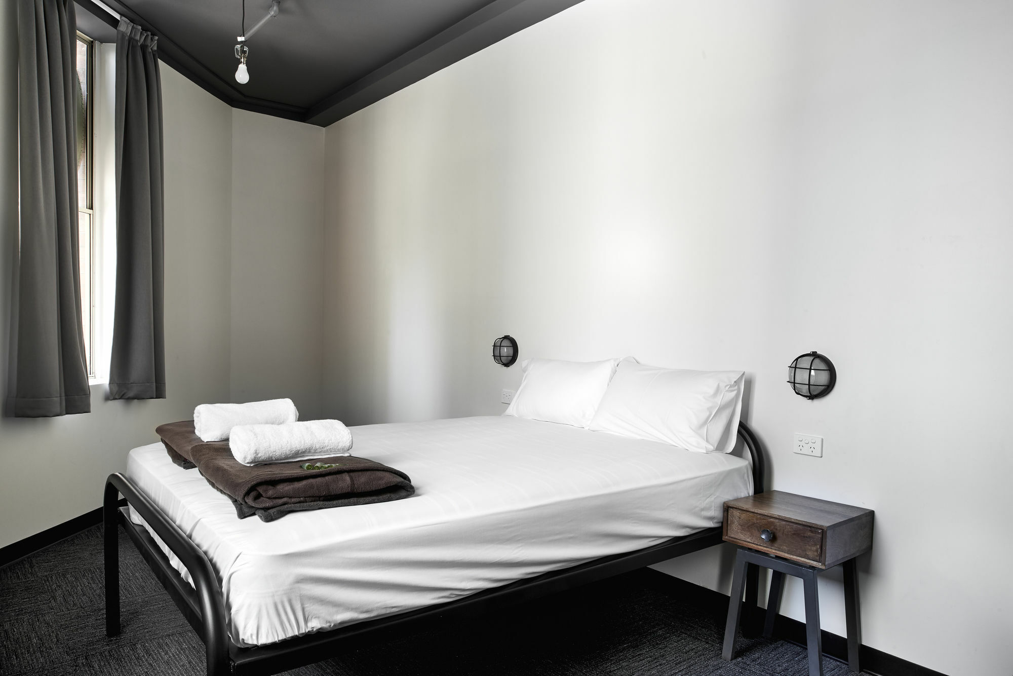 The Pod Capsule hotel 2*