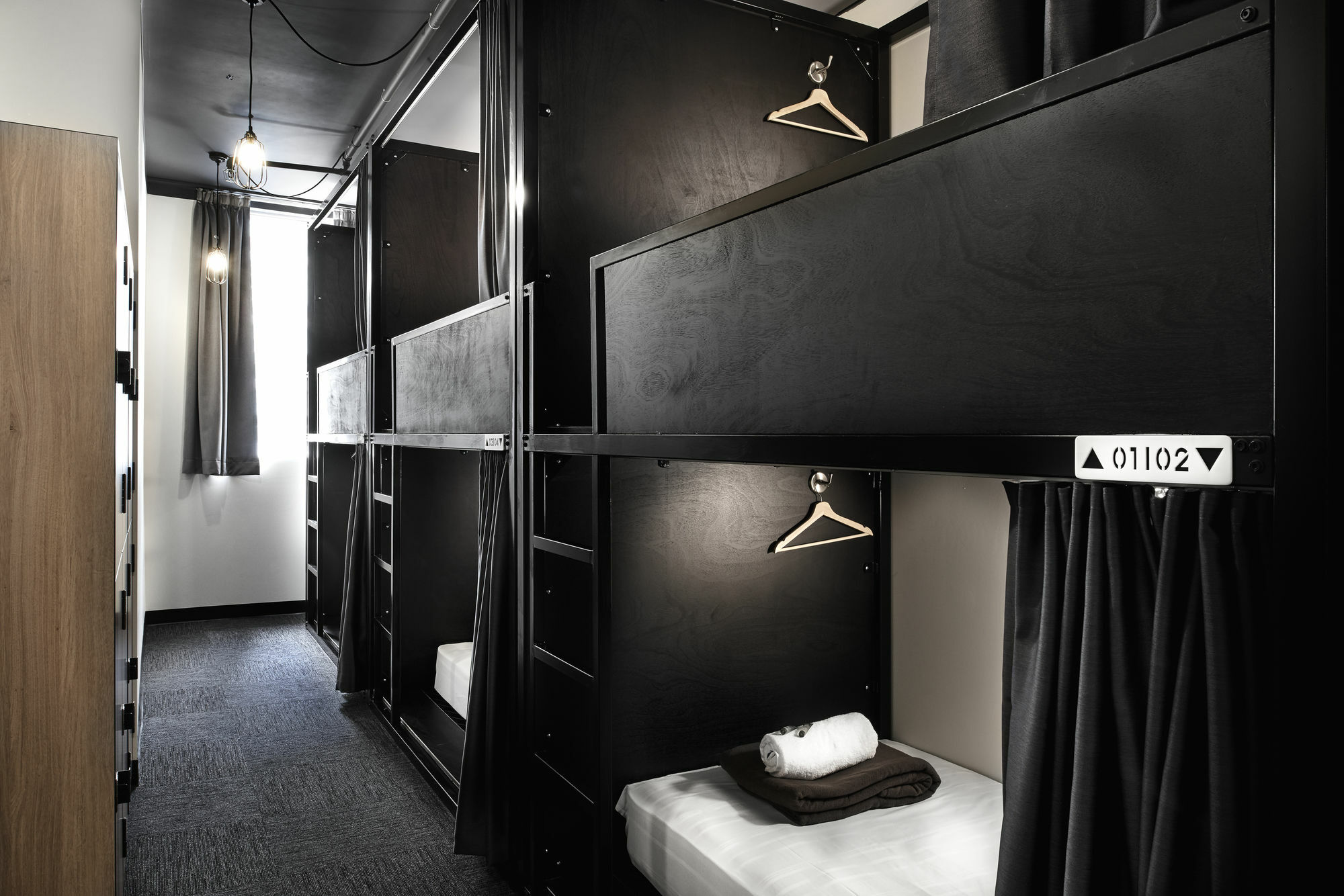 The Pod Capsule hotel 2*