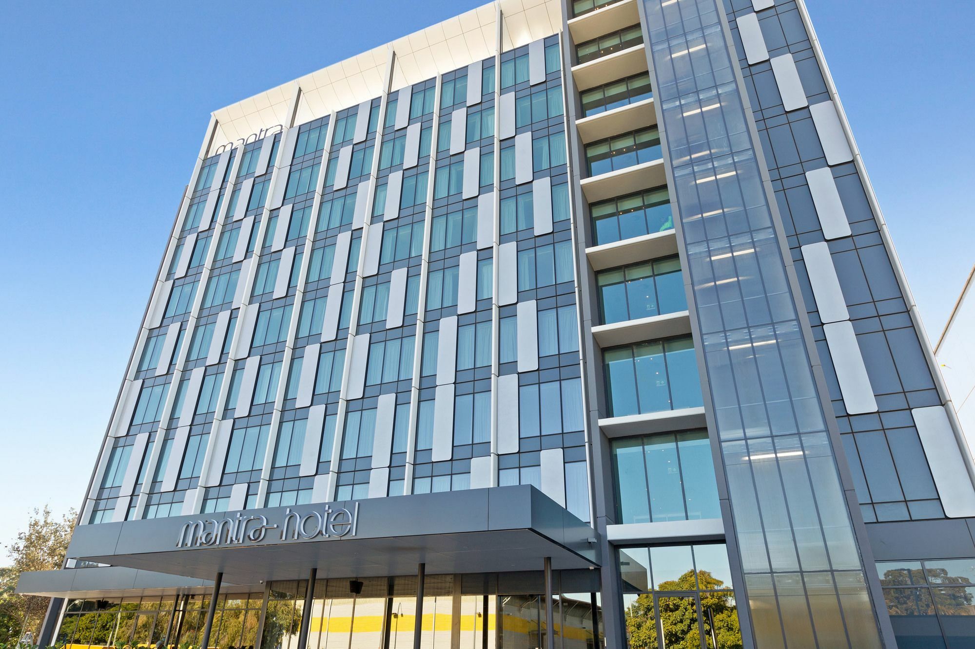 Hotel Mantra On Airport 4*