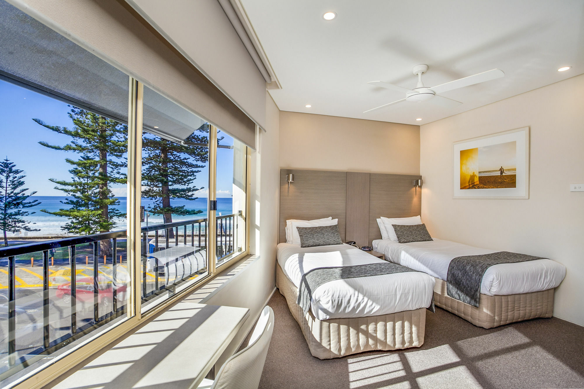 Manly Paradise & 3*