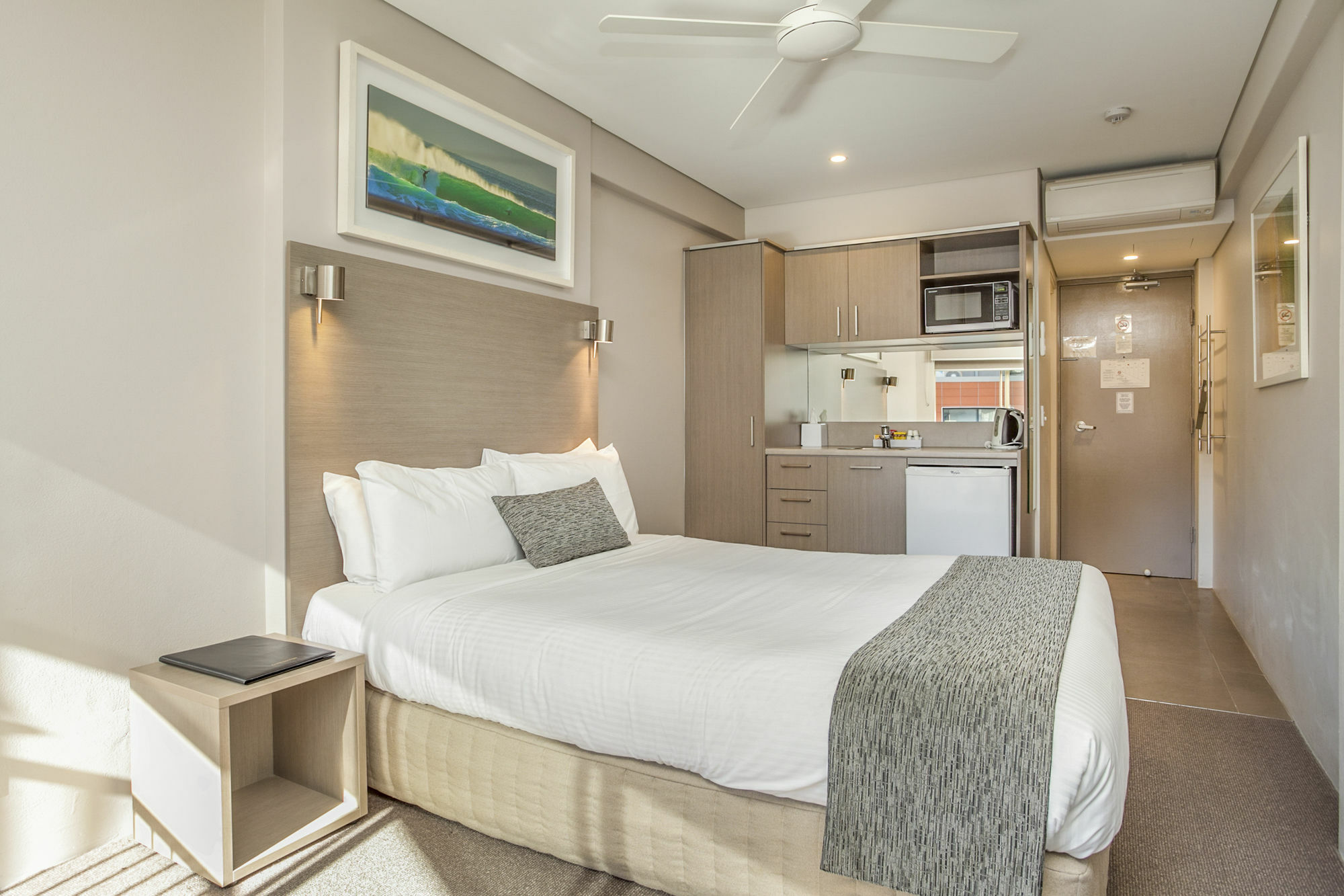 Hotel Manly Paradise &