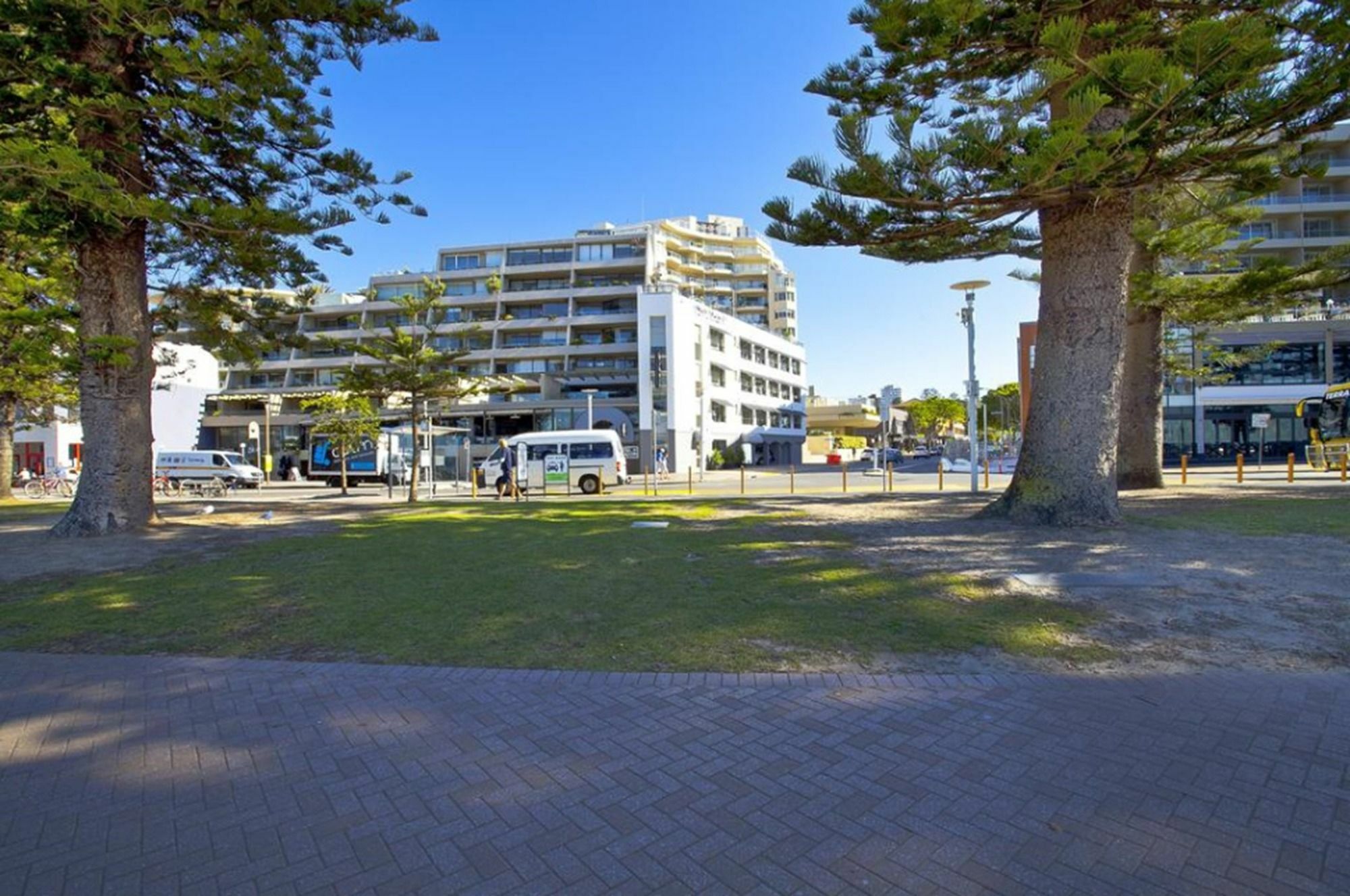 Hotel Manly Paradise &