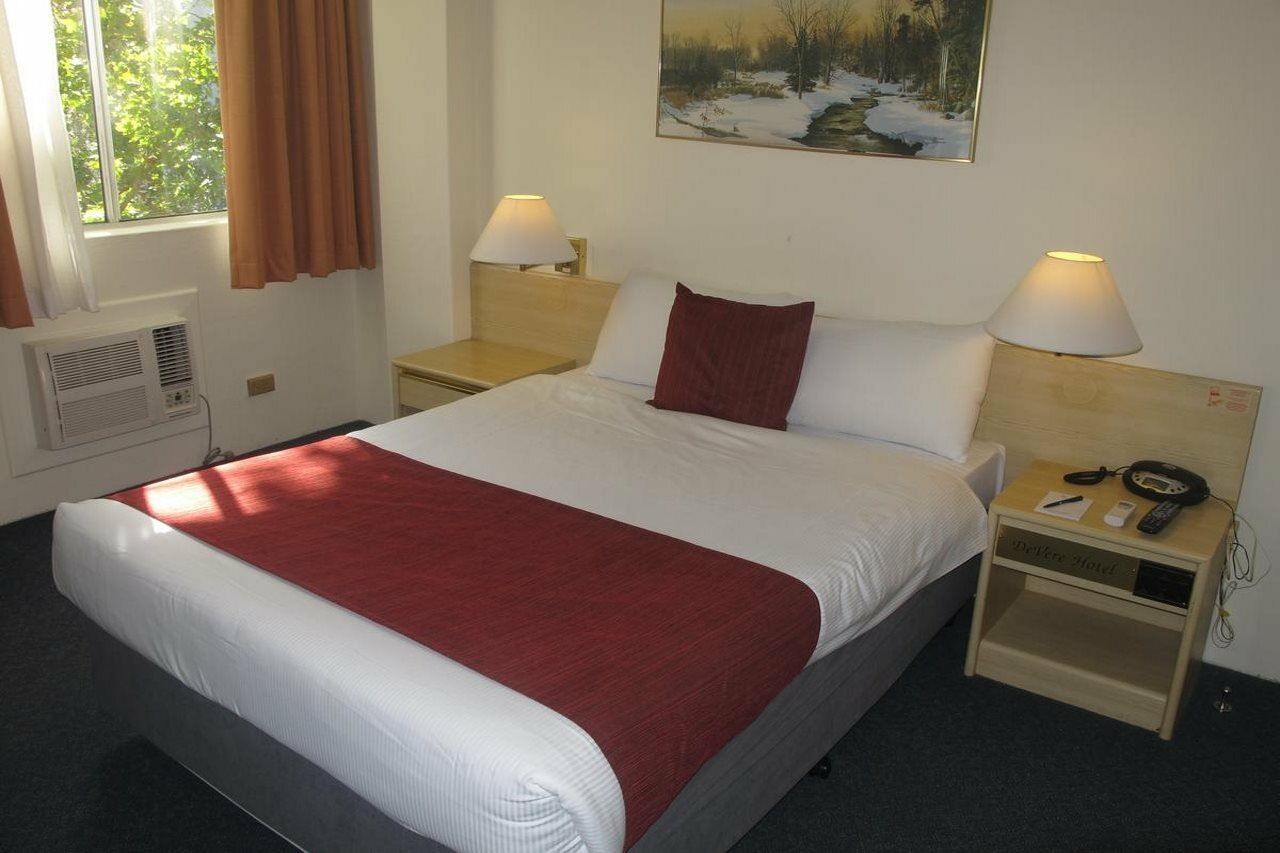 Devere 3*