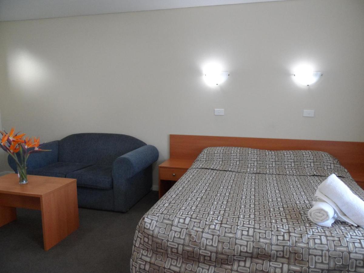 Liberty Plains Motor Motel 3*
