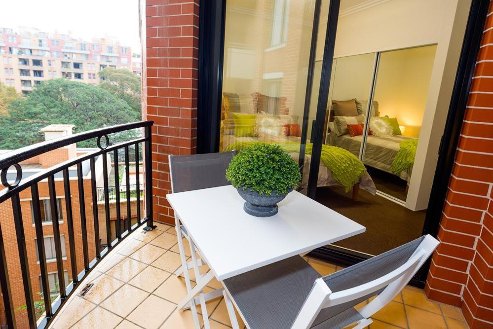 Thriving City Location, Dining Hub Apartment *
