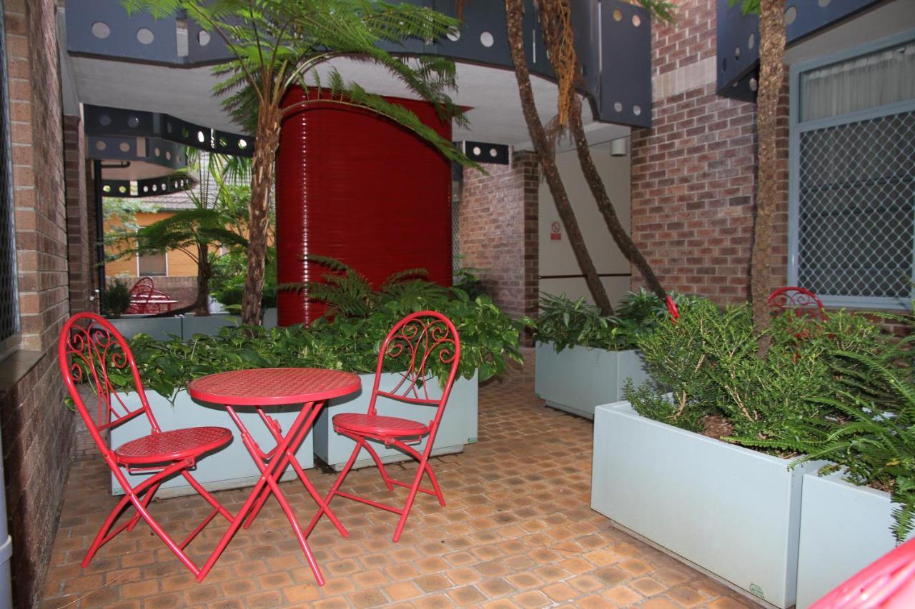 Mariners Court 3*