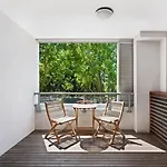 Macl119P - Potts Point Pizzazz