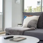 Cozy 2Br W Free Parking Near Westfield Parramatta