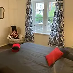 Quirky Unit With Rooftop Terrace Sleeping Up To 4