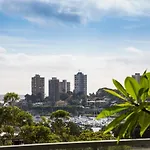 Modern & Sleek, Minutes To The City. Parking/Pool