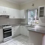 3 Bdr House Close To Train Station, Airport & City