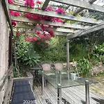 3 Bdr House Close To Train Station, Airport & City