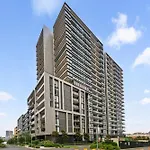 Chic 1-Bed With Pool By River Ferry & Amenities