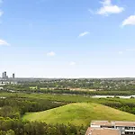 Chic 1-Bed With Pool By River Ferry & Amenities