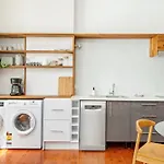 Stylish Inner City 2-Bed Unit By Fig Lane Park