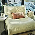 Lumiere Waterside Oasis - Views, Parking, Ease