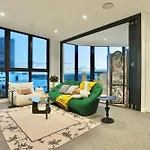 Lumiere Waterside Oasis - Views, Parking, Ease