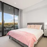 Mortlake Modern 2Br Apt With Big Balcony & Parking