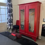 New York Style City Apartment Sleeping Up To Four