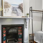 Stylish 2 Story Terrace House In Chippendale