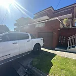 Coogee Sunrise 2 Bed Apt With Parking, Work Desks & Balcony
