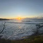 Coogee Sunrise 2 Bed Apt With Parking, Work Desks & Balcony
