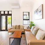 Crows Nest Lemontree Cozy 3 Bedroom House