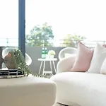Bright & Elegant 2Br With 2 Parking In Mascot