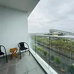 Olympic Park Gem 2 Bedroom Condo-Parking, Pool Gym