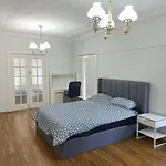 Spacious Queen Room In Carlingford With Pool - C2