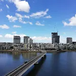 Bay View 2 Bed Highrise Apt With Free Parking