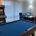 5 Bedroom 3 Bathroom House With Pool, Spa, Voice-Control Smart Home And Game Room
