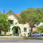 Neutral Bay Lodge