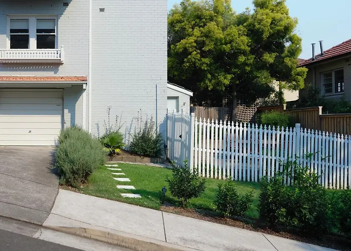 Garden Apartment - Short Walk To Harbour Bridge