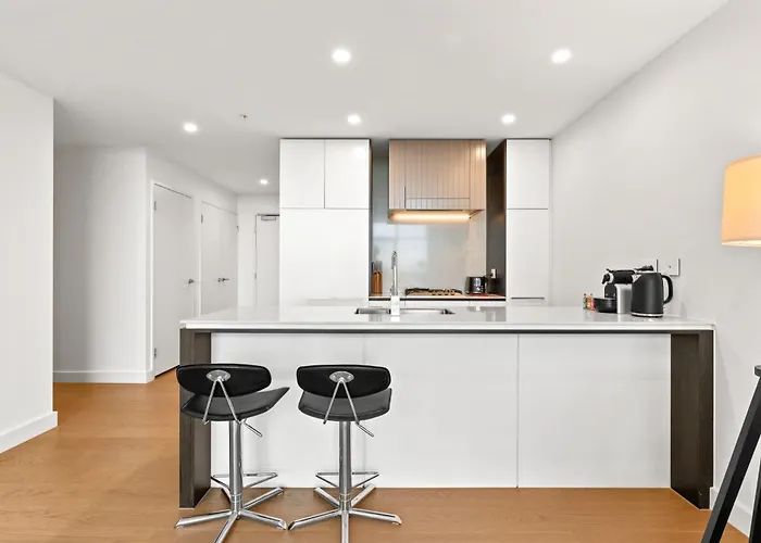 Chic 1-Bed With Pool By River Ferry & Amenities