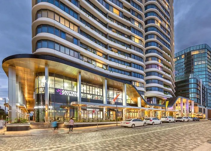 Lumiere Waterside Oasis - Views, Parking, Ease