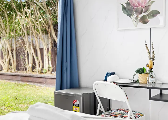 Modern Double Room - Mins To Airport - Shared Bathroom